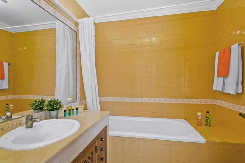 Villa White Sands - Private Oasis, Heated Pool, Beaches & Strip Nearby Albufeira Exteriör bild